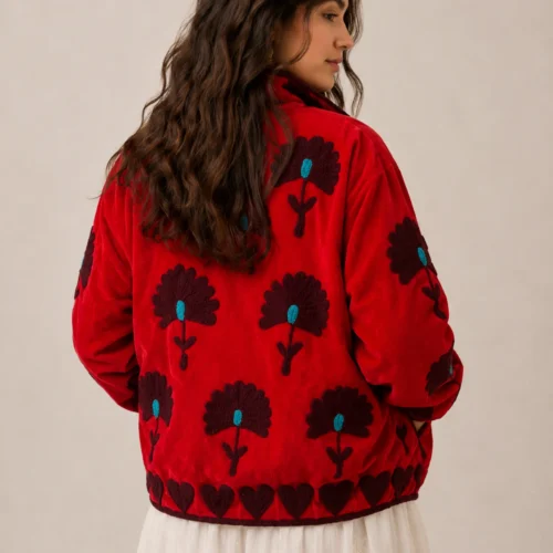 Lakshmi Jacket. Color rojo cereza con abanicos