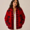 Lakshmi Jacket. Color rojo cereza con abanicos