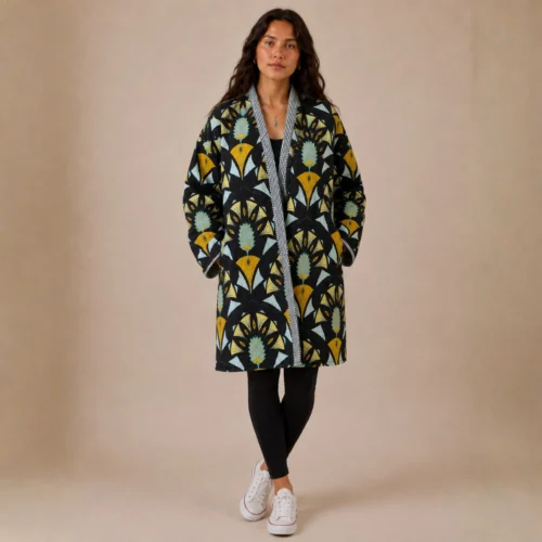 Selene Jacket. Color negro con abanicos