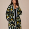 Selene Jacket. Color negro con abanicos