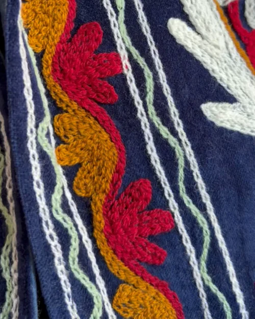 Lakshmi Jacket. Color azul rey y rojo
