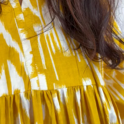 Shakti dress, Color amarillo