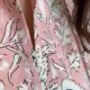 Shakti dress, Color rosa con flores