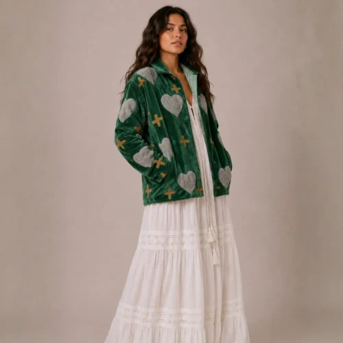 5 Lakshmi Jacket. Color verde pino con corazones
