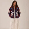 6 Lakshmi Jacket. Color berenjena con conejos