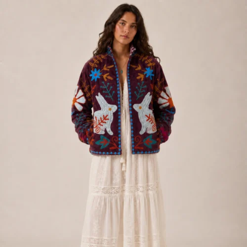 6 Lakshmi Jacket. Color berenjena con conejos