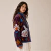 7 Lakshmi Jacket. Color berenjena con conejos