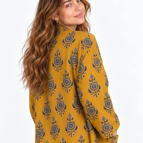 Bata de algodón amarillo mostaza
